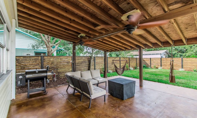 Lakeland Cottage | Historic Cottage Near Florida Southern College ~ Dogs Welcome~ Walk Everywhere