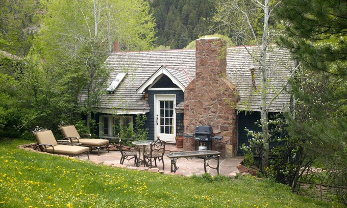 Redstone House | Historic Cottage on Private Estate with Swimming Pool & Tennis Court on Site!