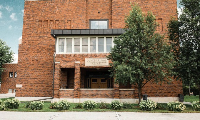 Garden City House | HISTORIC DESTINATION - 3 Suites/Entire Floor - Milford Schoolhouse Stays