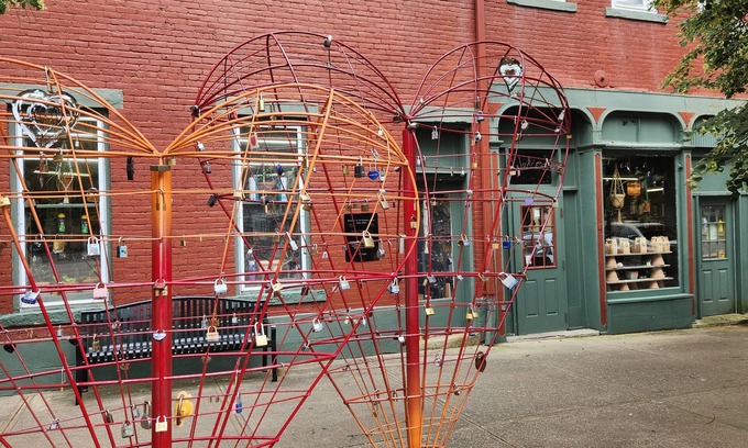 McConnelsville Apartment | Historic Downtown McConnelsville Apt, Overlooking Locks of Love Sculpture
