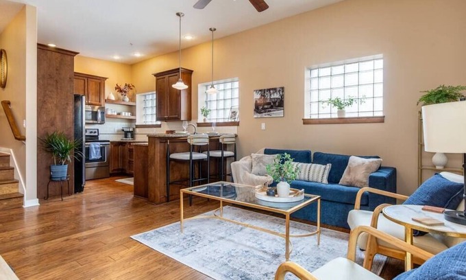 Ames Apartment | Historic Downtown | 1BD Full Apt