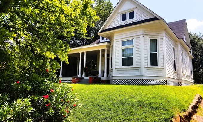 Highland Historic District House | Historic Eglin House