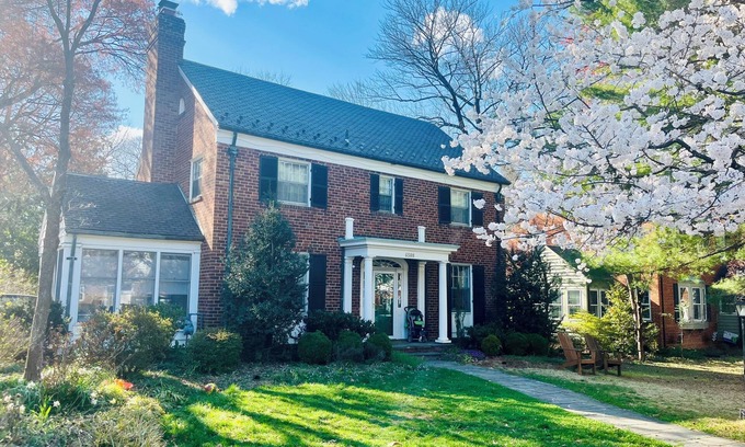 University Park House | Historic family-friendly home close to DC and UMD - long term stays only