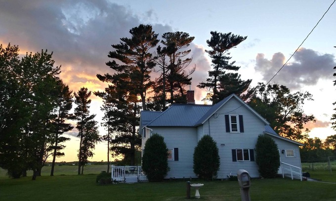 Polk County House | Historic Farmhouse Retreat w/Fire Pit - Pets
