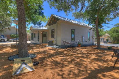 New Braunfels House | Historic Gem near Schlitterbahn