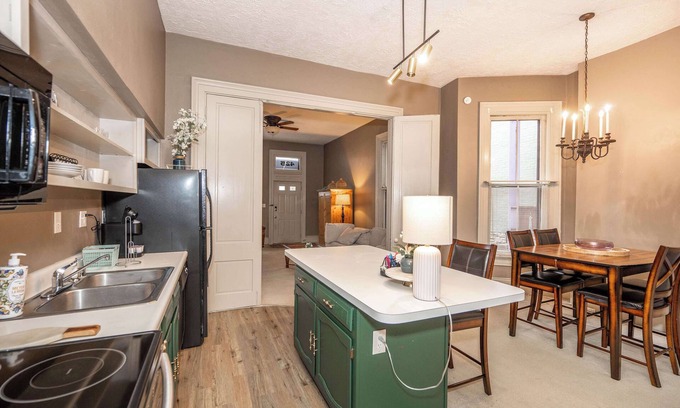 Covington House | Historic Gem Russell Suite