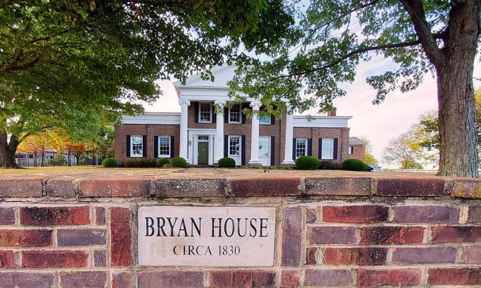 Keene House | Historic Grand Southern Estate w/pool and 12 acres, just outside Lexington, KY!