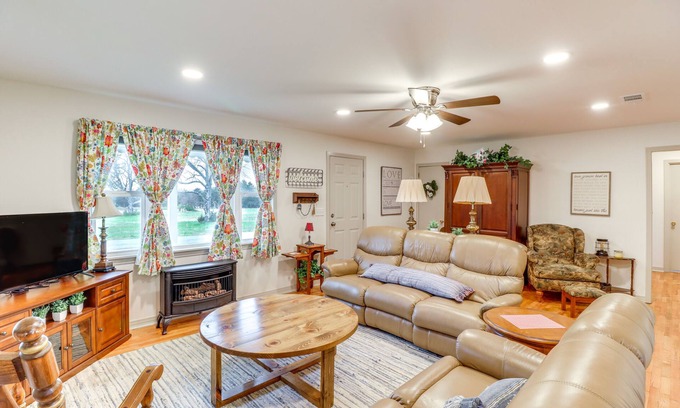 Higden House | Historic Greers Ferry Home < 2 Mi to Shiloh Marina