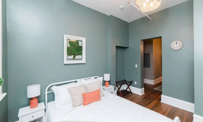 Manchester Apartment | Historic Hamilton Irish Kitchen PARKING