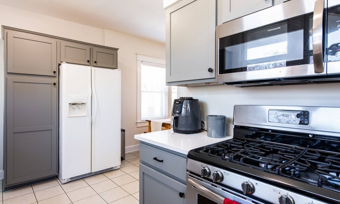 Deer Park House | Historic Highlands Bungalow w/private backyard and firepit walk to Bardstown Rd