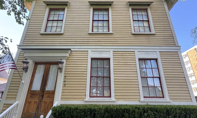 Port Huron House | Historic Home Downtown Port Huron