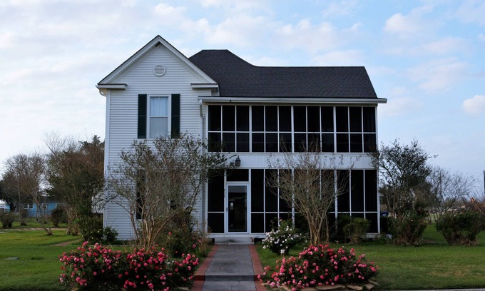 Matagorda House | Historic Home great for families & fisherman - Near Local Shops and Restaurants