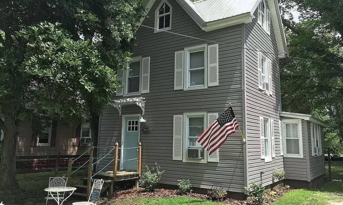 Ewell House | Historic home on Smith Island w/dock!