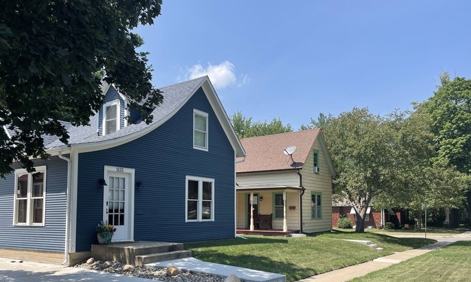Pella House | Historic house in Pella less than a block from the square!