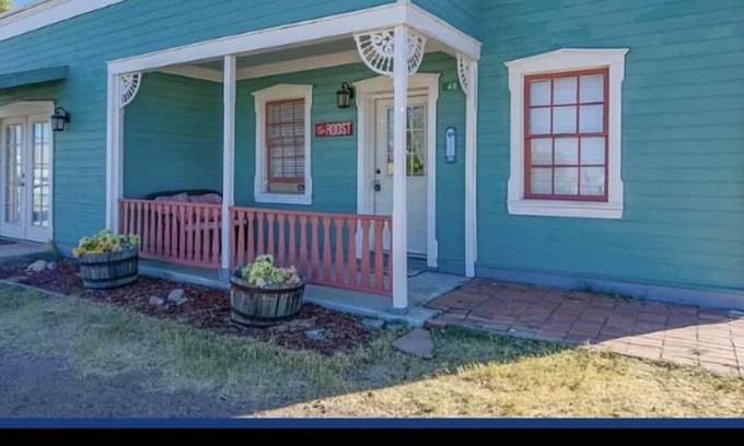 Tombstone House | Historic house right in town
