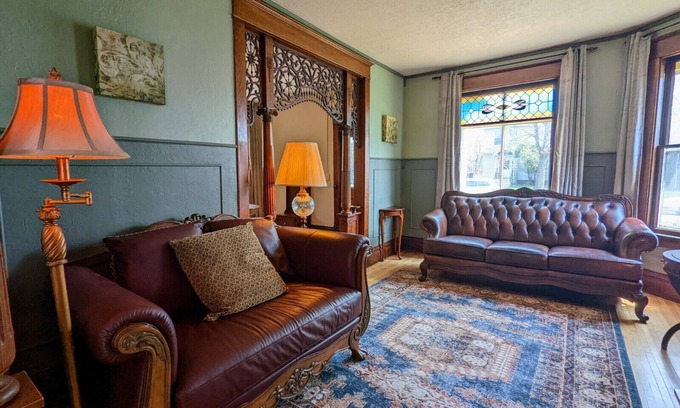Superior House | Historic House | Sleeps 9 | 8 Minutes from Duluth