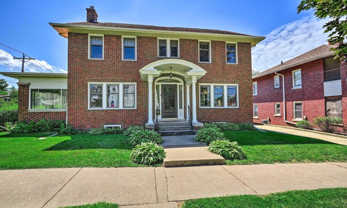 Savanna House | Historic Illinois Home Near Mississippi River