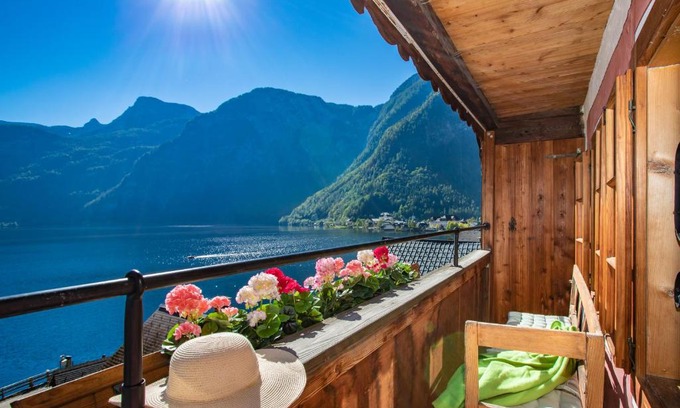 Hallstatt Apartment | Historic Lakeview Apartments Hallstatt