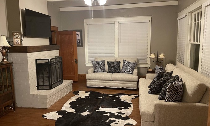 Spur Bed & Breakfast | Historic Lisenby-Campbell House; Spacious, Historic & Tastefully Updated.
