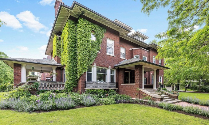 South Evanston House | Historic Manor House Private Guest Suite Evanston