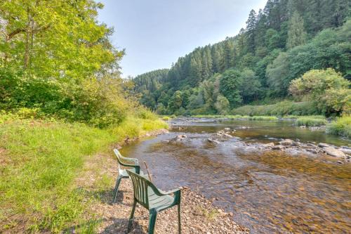 Mapleton House | Historic Mapleton Cottage with River Views and Hot Tub