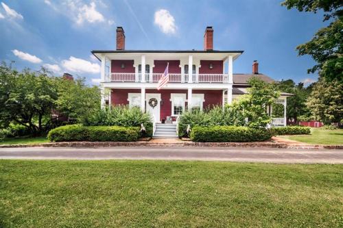 Metamora Villa | Historic Metamora Red House Farm