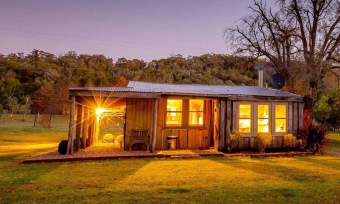 Howqua Cabin | Historic Miners Cottage on Howqua River
