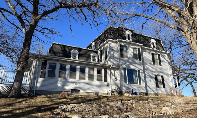 Clear Lake House | Historic Oaks House Restored w/10 BRs, 4.5 Baths Sitting on 2 Acres of Oak Trees