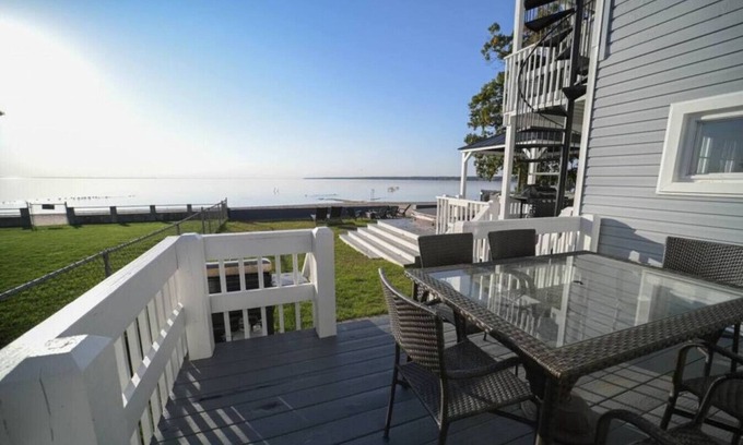 Sylvan Beach House | Historic Oneida Lakefront Home 14/BR Sleeps 42!