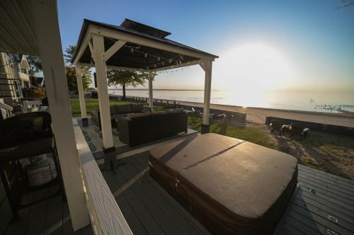 Sylvan Beach House | Historic Oneida Lakefront 2BR 1BA Condo 4