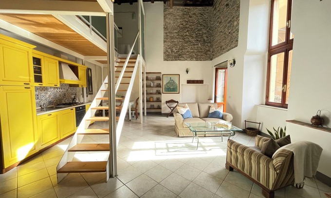 Mologno Apartment | Historic Palazzo Apartment with a large private garden in the old town of Barga.