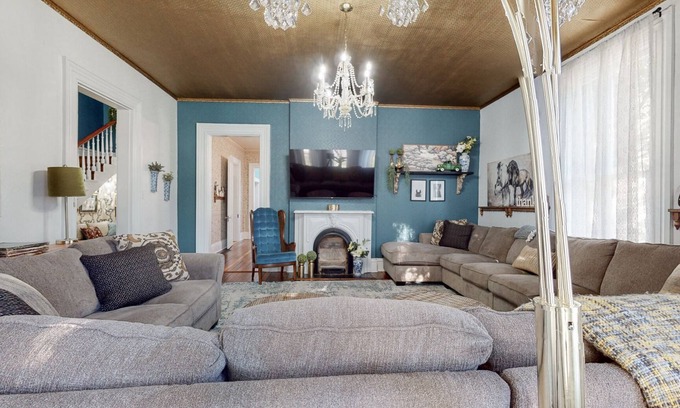 Georgetown House | Historic Pineapple Palace with a hot tub