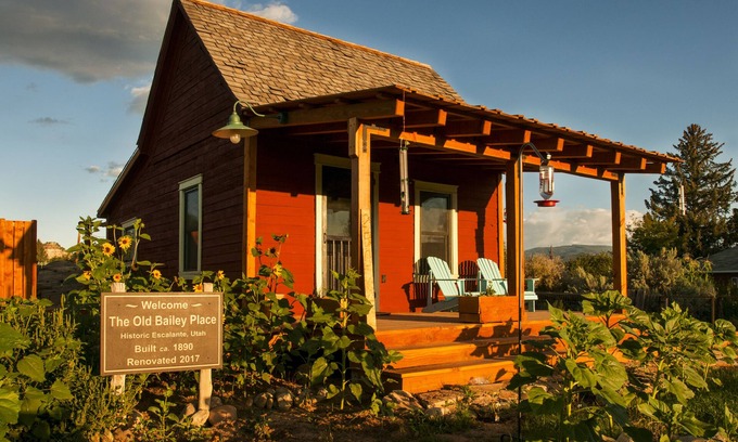 Escalante Cabin | Historic Pioneer Cabin in the Heart of Canyon Country