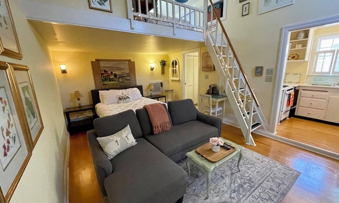 Historic Old Northeast Cottage | Historic Private Cottage with Loft by Waterfront Park & Scenic Path to Downtown