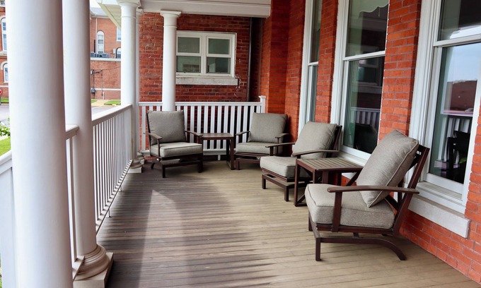 Hillsboro Hotel | Historic Red Rooster Inn
