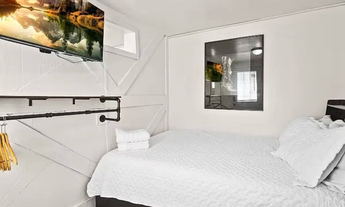 El Paso Apartment | Historic-Remodeled 1BR Apartment/Near Ft Bliss, Downtown/Scenic Drive