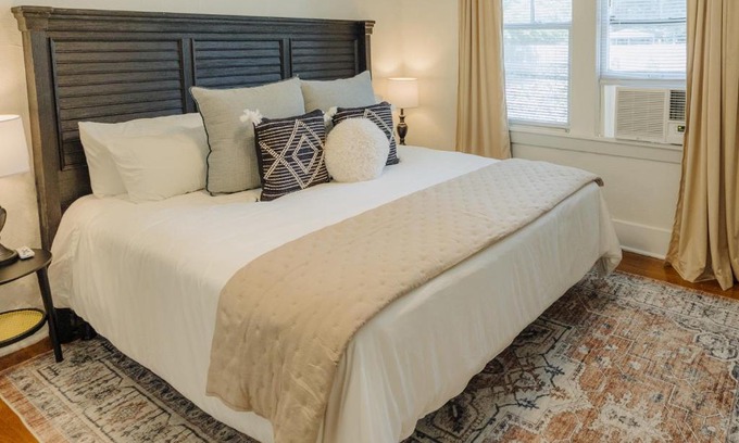 Midtown House | Historic Revival King Bed Midtown Memphis 70 Fast WiFi Free Parking Yes Pets