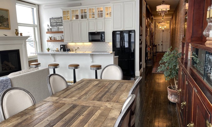 Silverton Apartment | Historic Silverton Downtown Loft