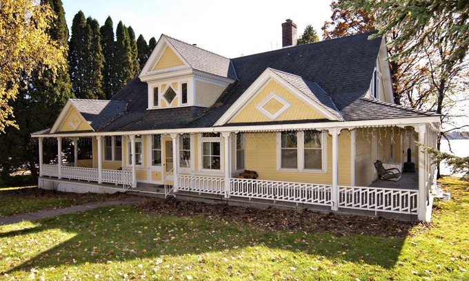 Lindstrom House | Historic Swedish Cottage on Quiet Lindstrom Lake