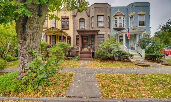 Oak Park House | Historic Townhome in Oak Park with Backyard!