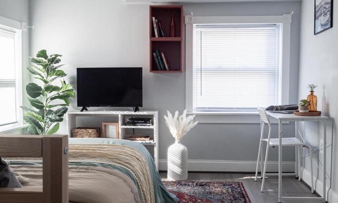 Little Italy House | Historic Townhouse - Heart of Little Italy