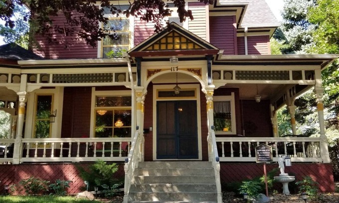 Downtown Bed & Breakfast | Historic Victorian Inn (1st/2nd Floors) 5bed 5bath