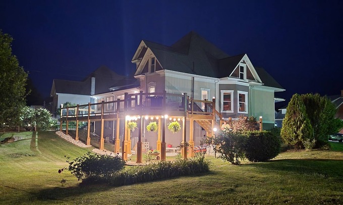 Fries House | Historic Victorian New River views w/easy New River Trail access