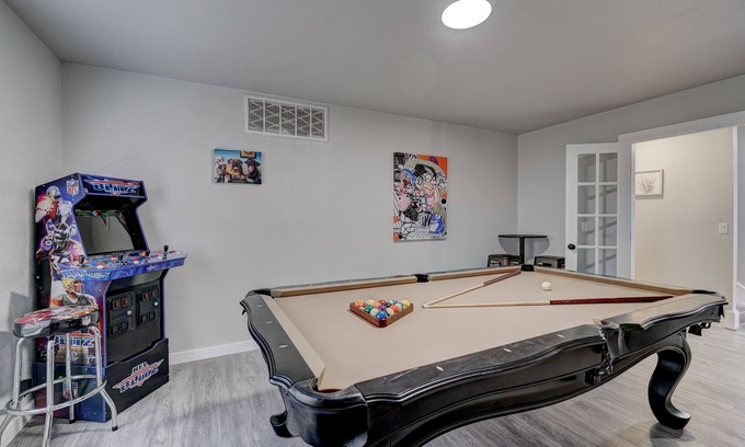 Oklahoma City House | Historic Villa🚶 2 min from Lake Hefner 🏊 Hot Tub 🎱 Pool Table 🐶 Pet Friendly