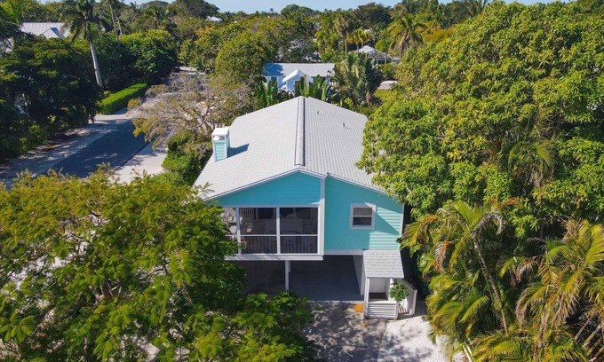 Boca Grande House | Historic Village Getaway