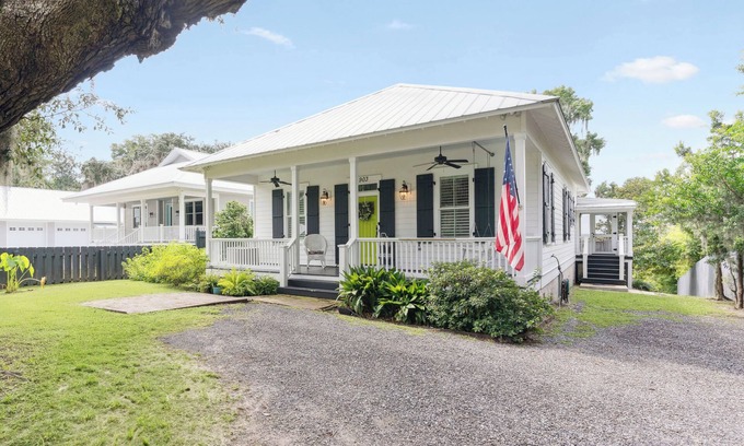 Darien House | Historic Waterfront Home