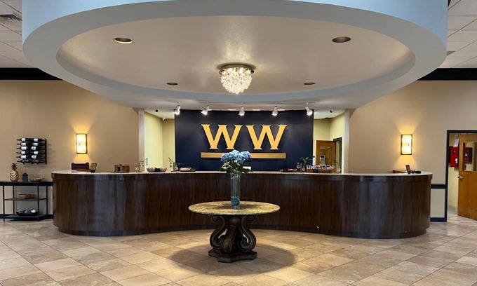 Olive Branch Hotel | Historic Whispering Woods Hotel & Conference Center