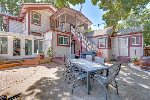 Woodland Apartment | Historic Woodland Escape with Patio and Fire Pit!