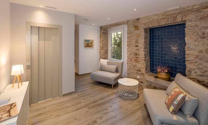 Barri Vell Apartment | Historical apartment in the Barri Vell, Girona