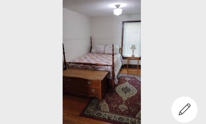 Hillsdale Apartment | Historical Cottage Upper Level 2 Bedroom Duplex